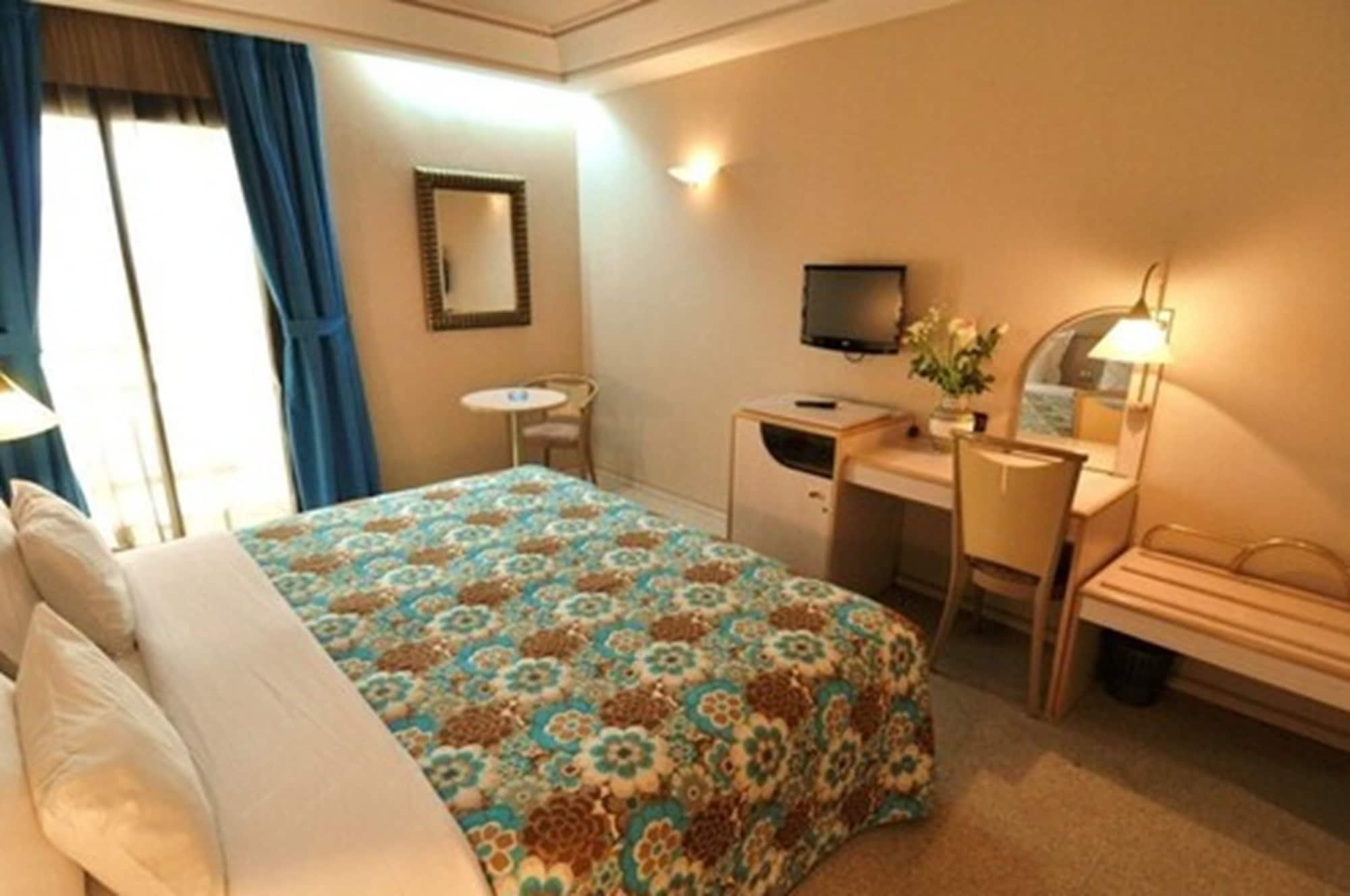 Hotel Wassim Фес Екстериор снимка